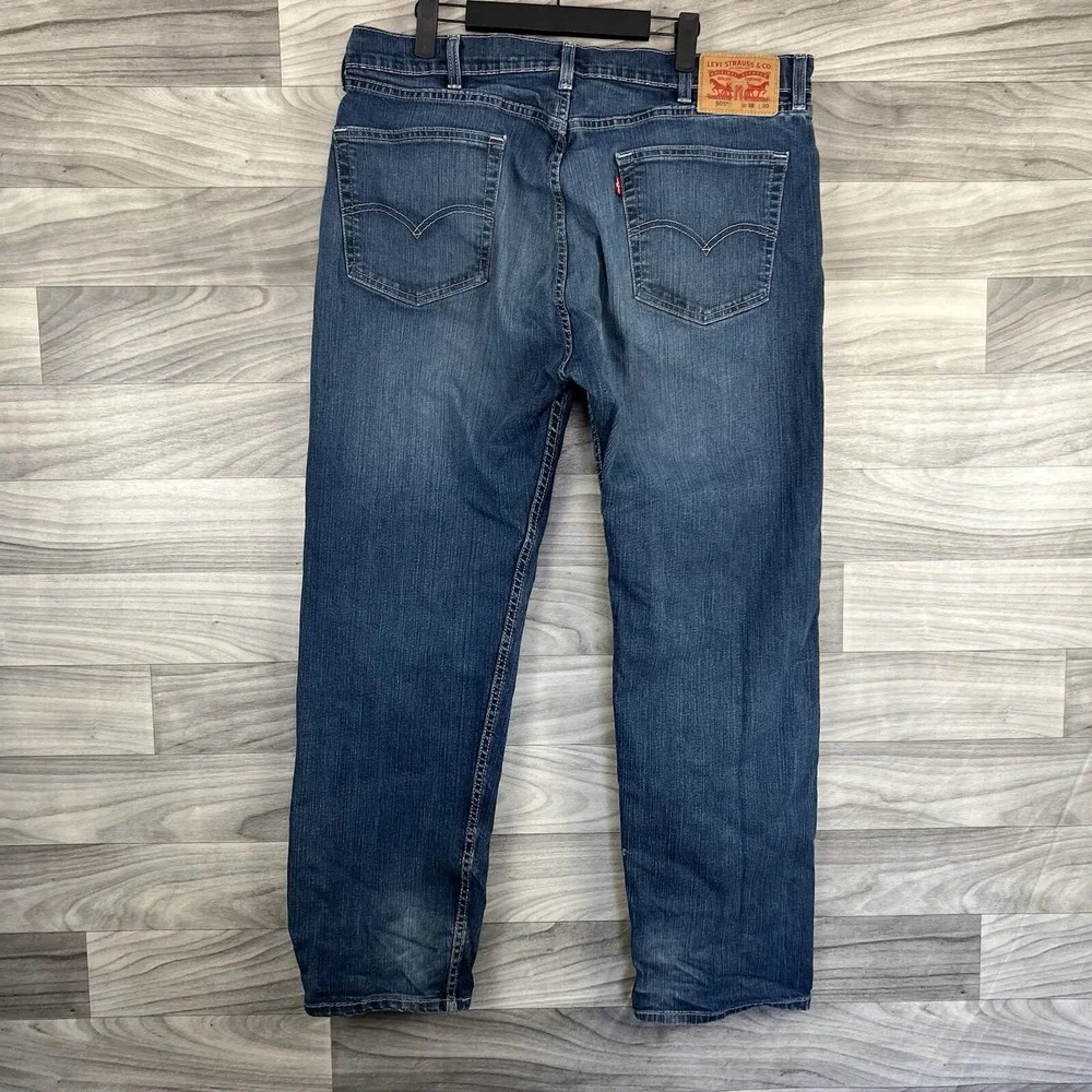 Levis Jeans Mens 38 Fits 35x28 Straight Medium Wash Denim Logo‎ Basic Everyday